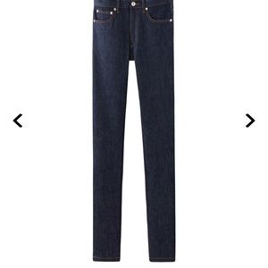 A.P.C Petit New Standard $250
Jeans men/ denim
Color ÍNDIGO STRETCH
NWOT